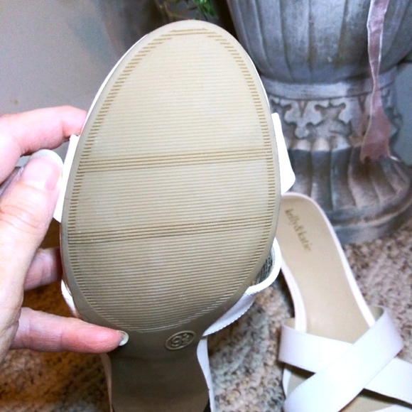 Kelly & Katie Retro 1960's Style, White Leather Criss-Cross Slide Sandals - Picture 11 of 12